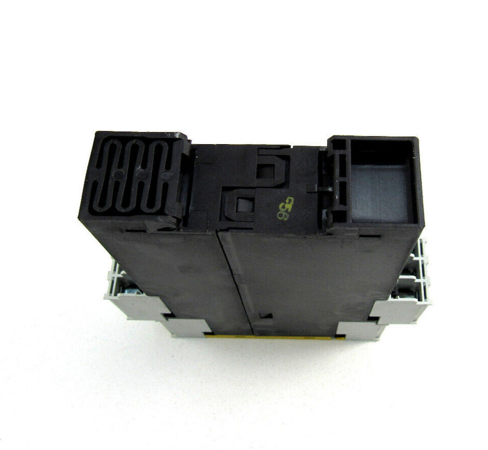 SIEMENS  3TK2824-1BB40 SAFETY  RELAY