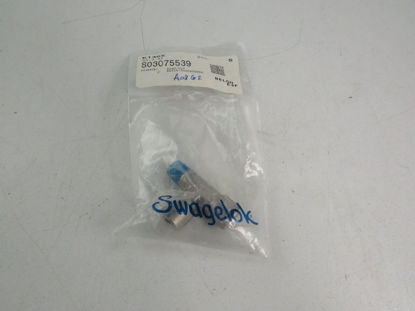 swagelok  ss-600-1-4rs elbows ss-400-2-2 ss-4m2-1 ss-8mo-set   Lot of 40 New