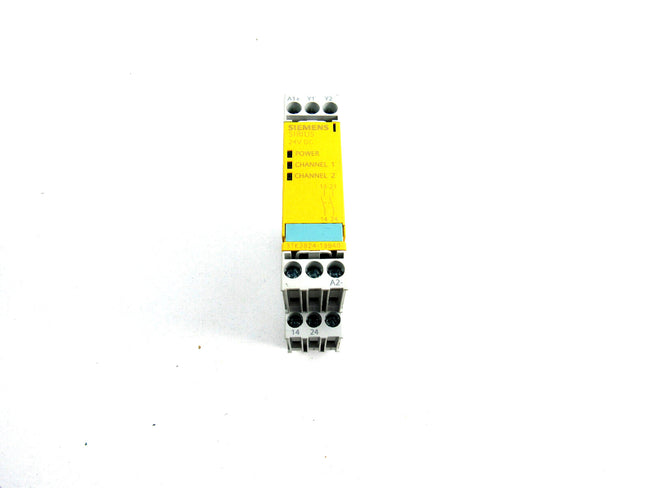 SIEMENS  3TK2824-1BB40 SAFETY  RELAY